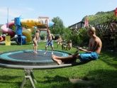 Spielplatz mit Trampolin Spielplatz mit Trampolin
