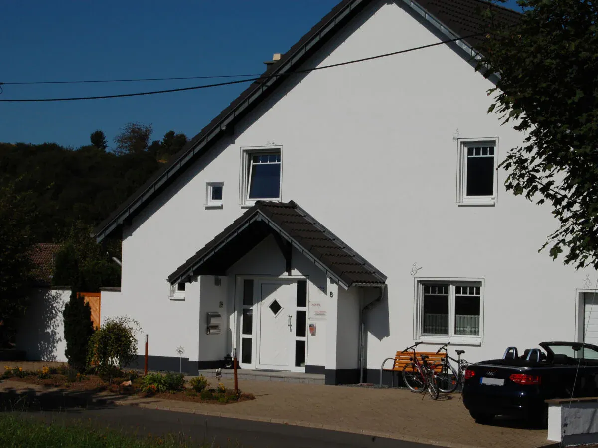 Straßenseite Straßenseite