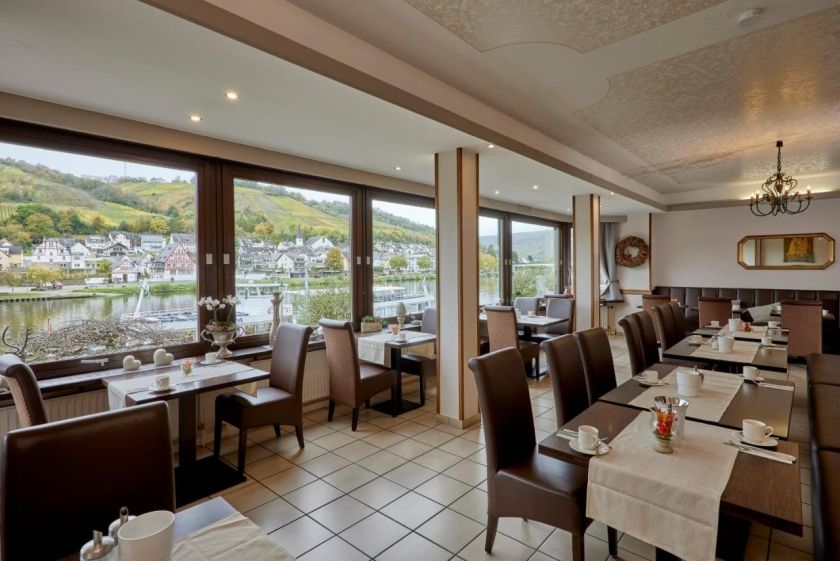 Hotel-Weinhaus Mayer