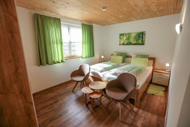 Schlafzimmer 1