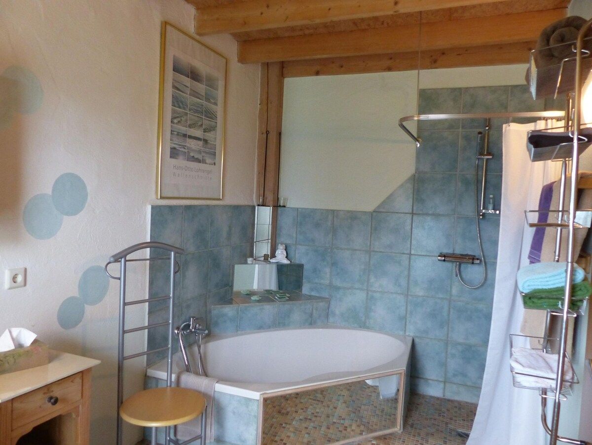 Im Bad...gegenüber Schlafzimmer klein