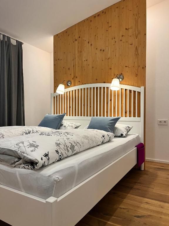 Talblick 1.Schlafzimmer(180x200)