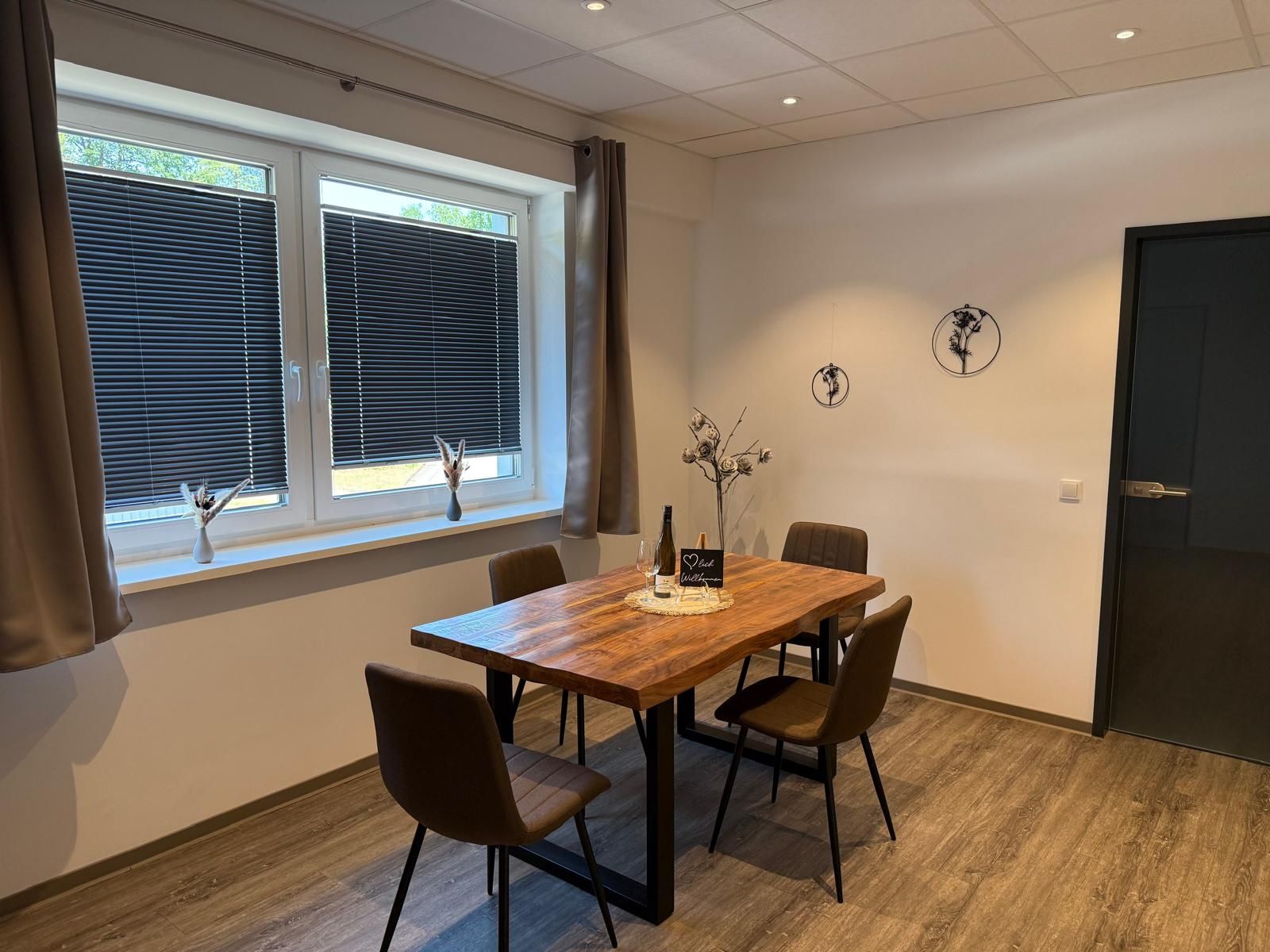 *Esszimmer Wohnung Marlon*